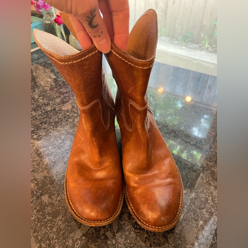 Gorgeous Leather Frye Boots 8.5